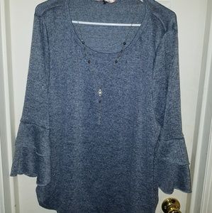 New w/o tag Ladies blue gray top with necklace.